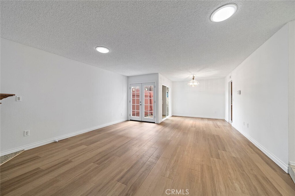Building Photo - 5166 Dunbar Dr