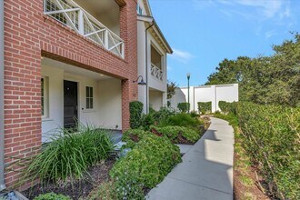 Building Photo - Beautiful Tri-Level 4 bedroom, 3.5 Bathroom, 2,150 SqFt Home in Downtown Campbell!