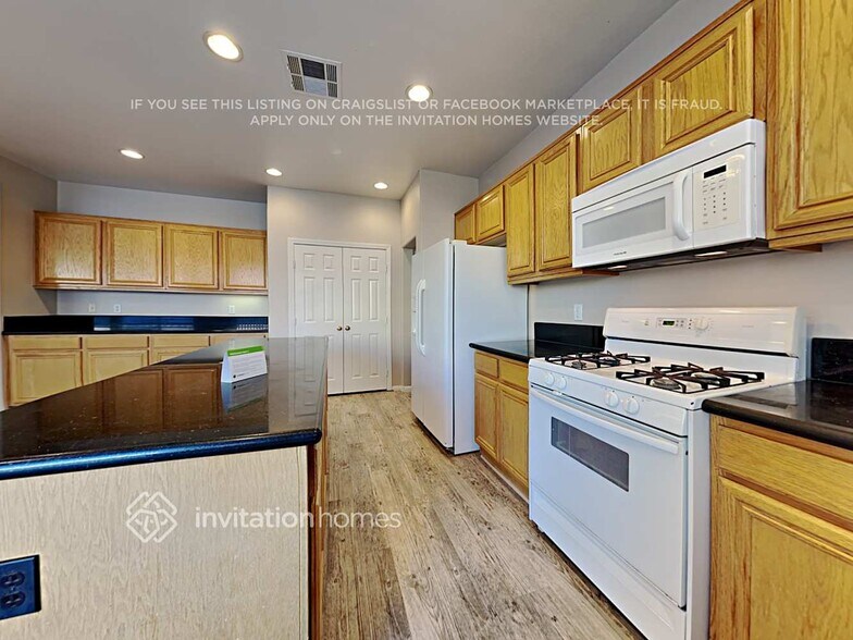 Building Photo - 7394 Longhorn Lodge Ave