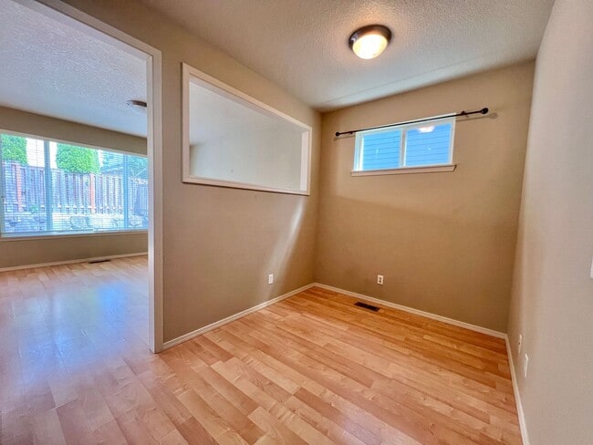 Building Photo - Beautiful 3-Bedroom Home in Hillsboro’s Desirable Arbor Roses Community!
