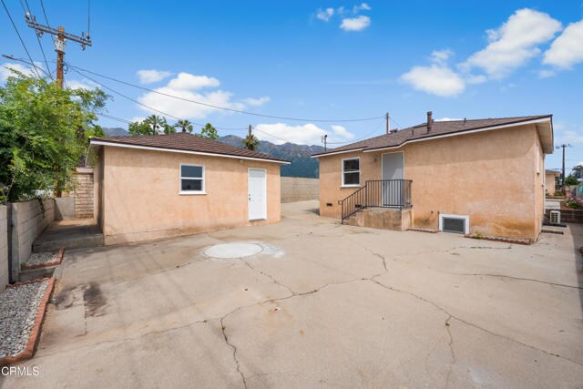 Building Photo - 3101 N Olive Ave