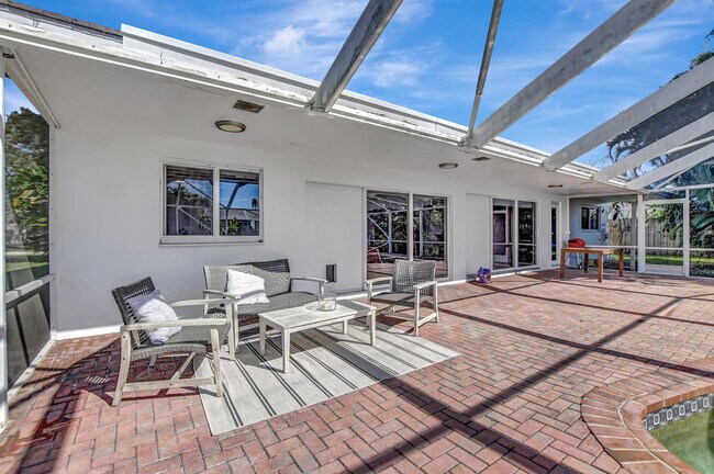 Building Photo - 1300 SW 13th St