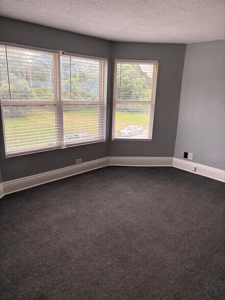 Building Photo - 3723 Sylvan Pl