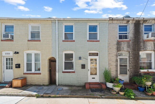Building Photo - 2209 Duker Ct
