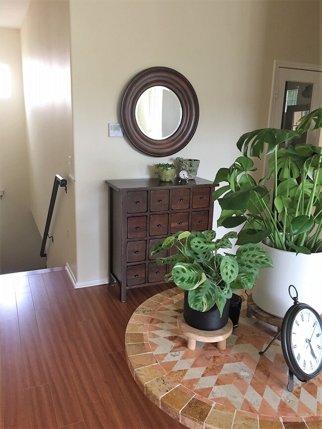 Building Photo - 5310 Colodny Dr