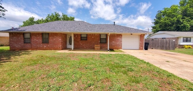 Building Photo - 3 Bedroom 1.5 Bath with Garage