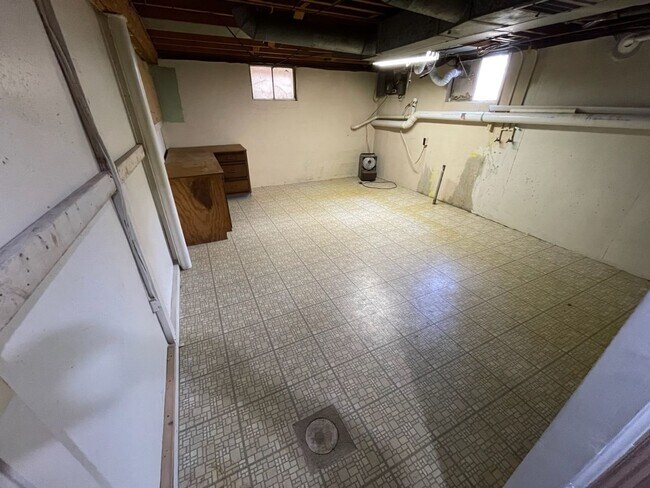 Building Photo - Cute Rental House in Shelbyville