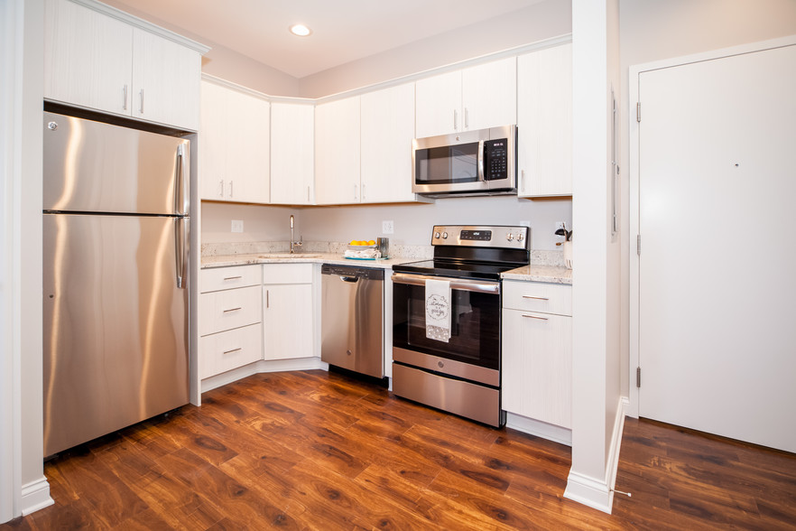 1BD | 1BA - Kitchen - Cornerstone Dekalb Apartments