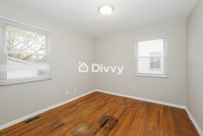 Building Photo - 4914 Lincoln Ave, Parma, OH 44134