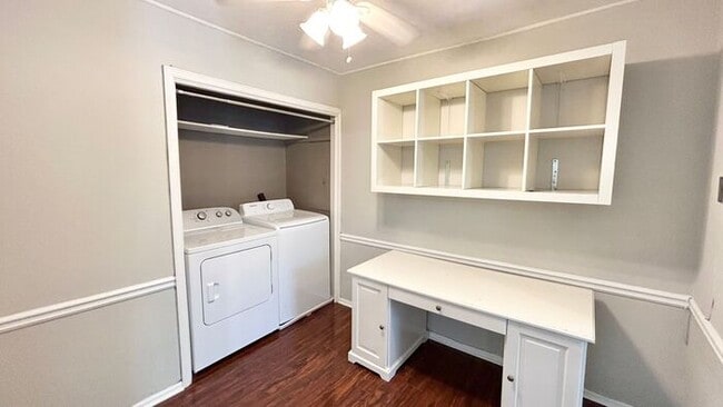 Building Photo - Rare Cross Creek 2 Bedroom-2.5 Bathroom Townhouse, Available NOW!