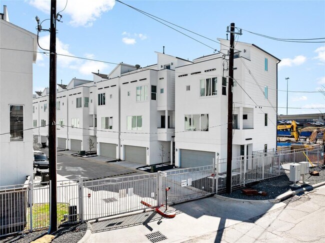 Building Photo - 1817 Elite Dr