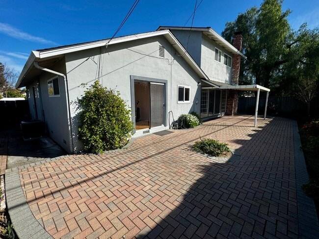 Building Photo - 5059 Bel Estos Dr