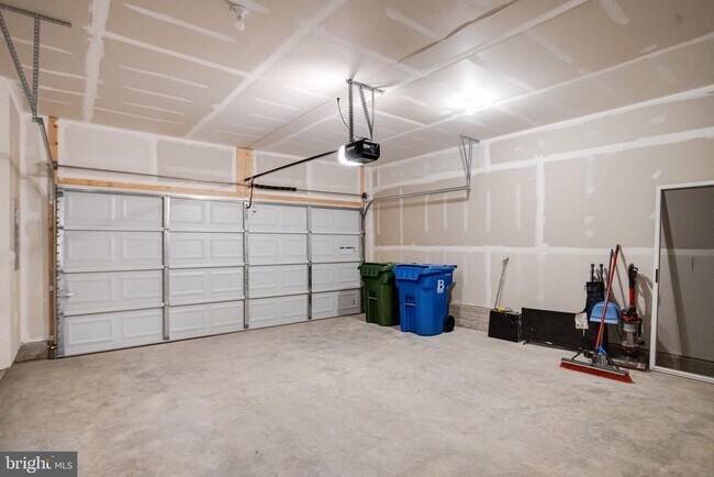 Building Photo - 148 Correri St