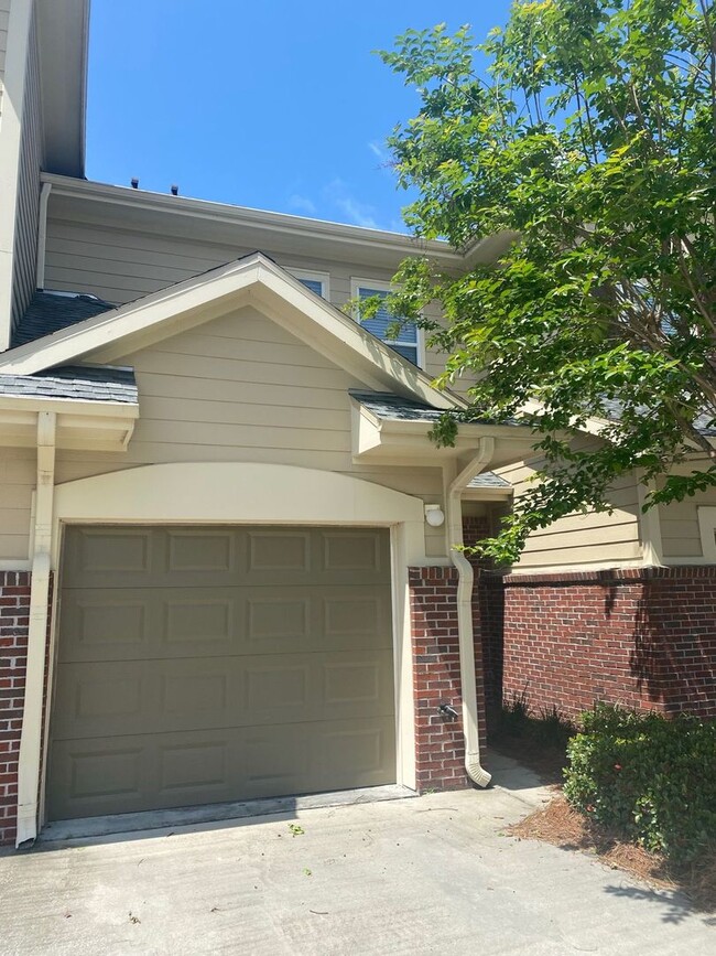 Primary Photo - Spacious 2Bed/2.5Bath Townhome in the Gate...