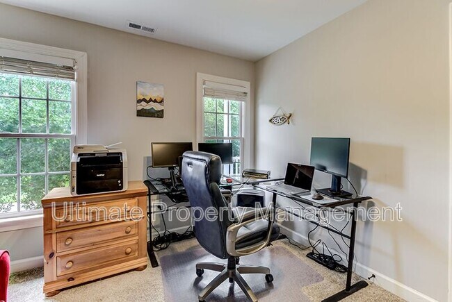 Building Photo - 7022 Cayman Ct