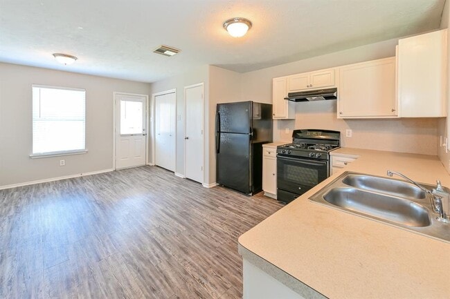 Building Photo - 21202 Grand Linden Ct