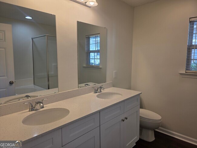 Building Photo - 434 Roberts Way