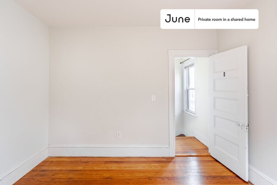 Building Photo - Room in Shared 4 bed/1 bath home