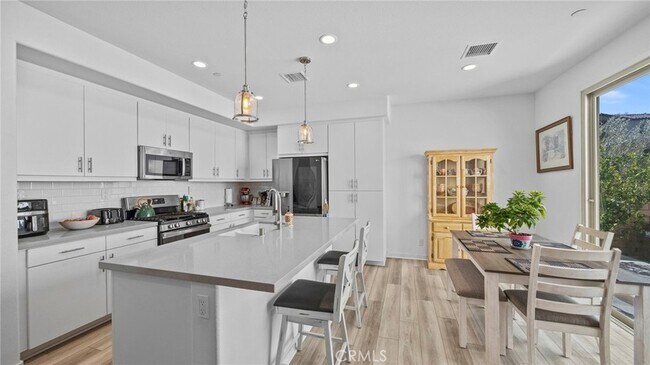 Building Photo - 16282 Meadowhouse Ave