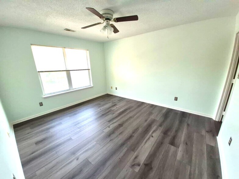 Building Photo - 12762 Saint James Pl