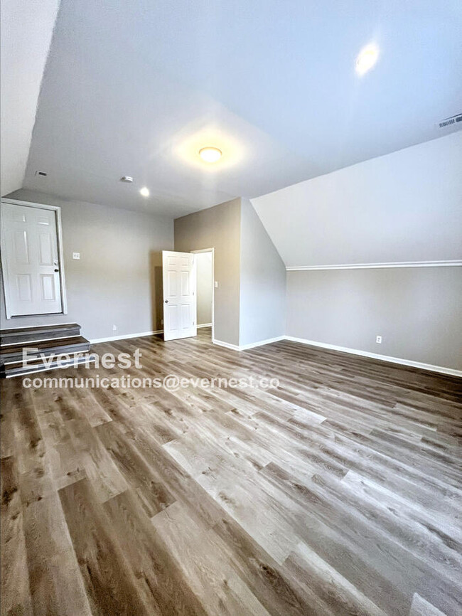 Building Photo - 507 Oakmont Dr
