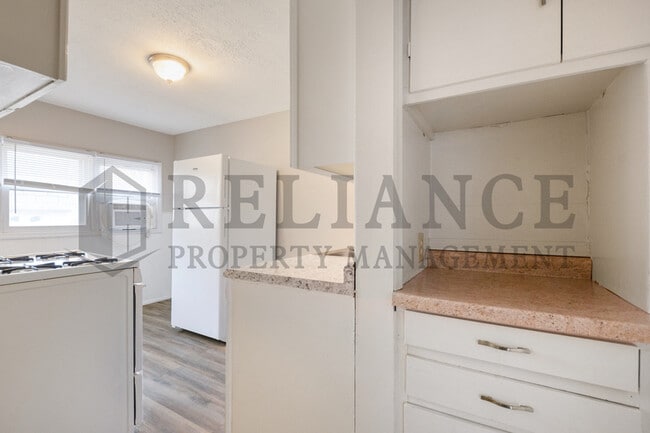 Building Photo - 132 S St Clair St