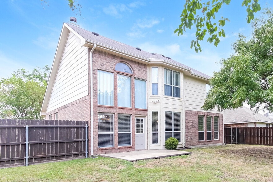 Building Photo - 3703 Sycamore Ln