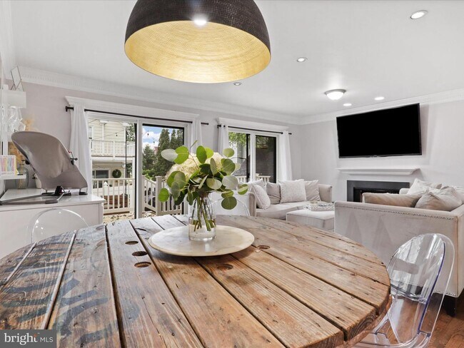 Building Photo - 8324 2nd Ave