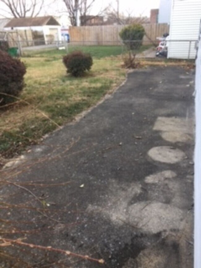 Building Photo - Future Rental! Single Family 2 Bedroom, Ya...