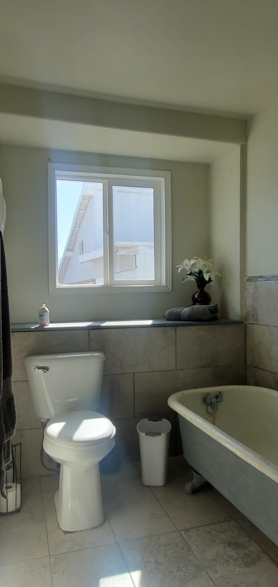 Guest Bath - 1040 N Lyons Ave