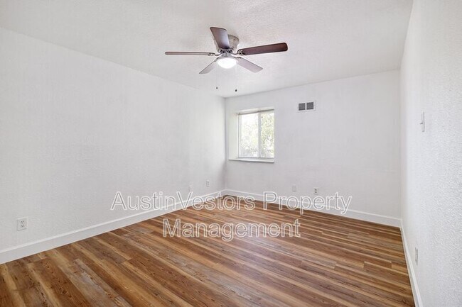 Building Photo - 2217 Mission Hill Dr