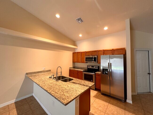 Building Photo - 146 SW 47th Terrace