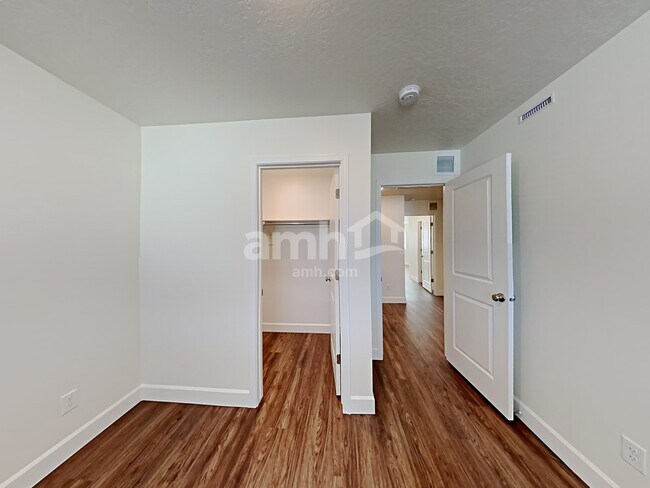 Building Photo - 11128 S Seagrass Dr