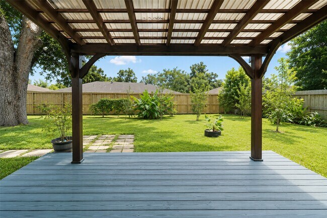 Building Photo - 9531 Weatherwood Dr