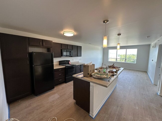 Building Photo - Victories Square