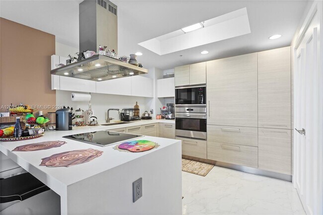 Building Photo - 17301 Biscayne Blvd