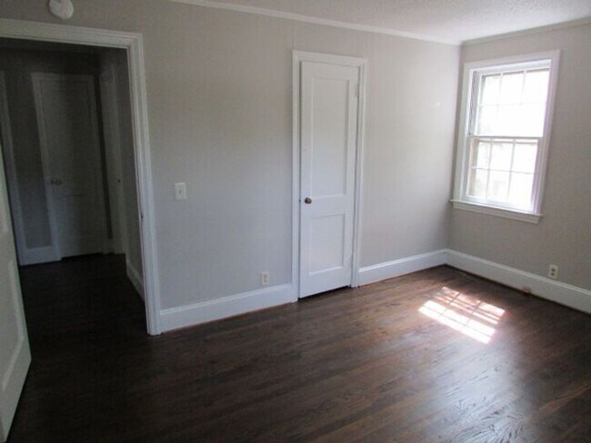 Building Photo - Freshly Updated 3 Bedroom Home