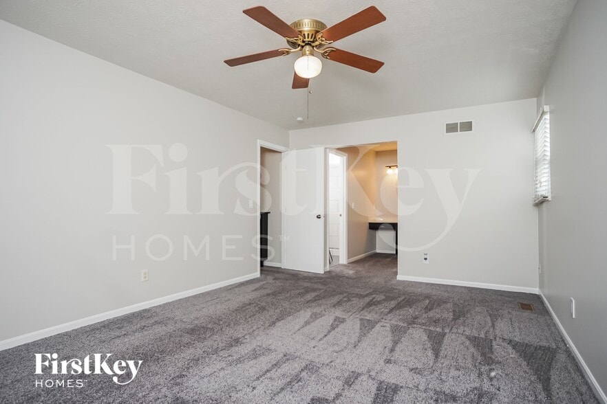 Building Photo - 935 Saffron Ln