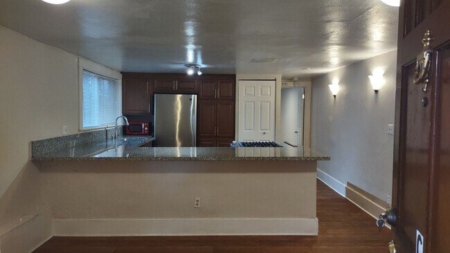 Building Photo - 521 T St