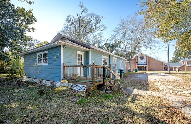 Building Photo - Cute 2 bedroom 1 bath Cottage in Pascagoula