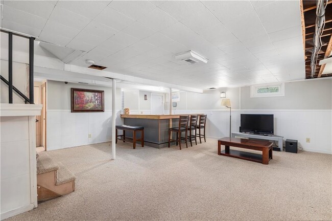 Building Photo - 96 Redwood Dr