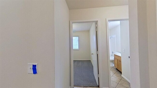 Building Photo - 903 Lantana Dr