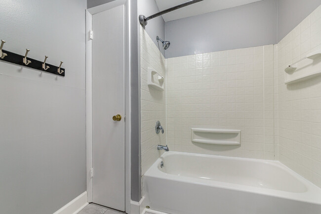 Master Bathroom - 117 Stillmeadow Dr