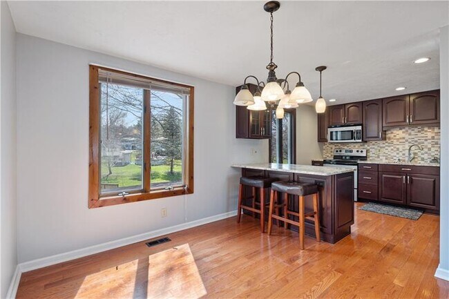 Building Photo - 16 Wheatfield Dr