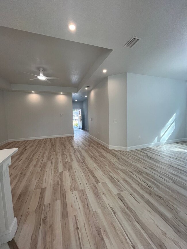 Building Photo - BEAUTIFUL BRAND NEW DUPLEX!!