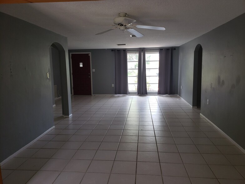 Building Photo - 10030 Glen Moor Ln