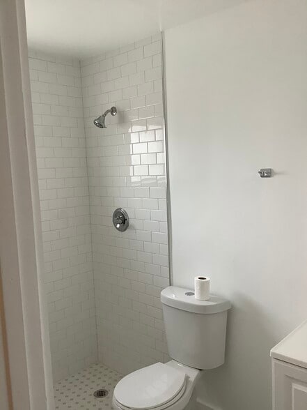 Primary Bathroom Shower - 1818 Rodman St
