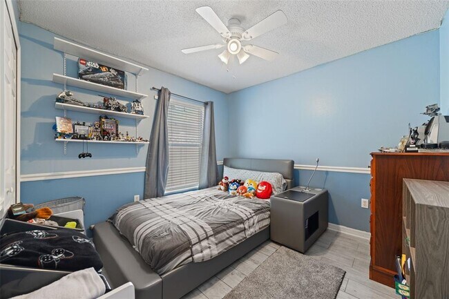 Building Photo - 1012 Brenton Leaf Dr