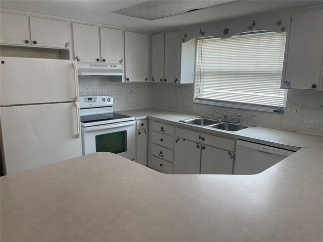 Building Photo - 7403 Populus Dr