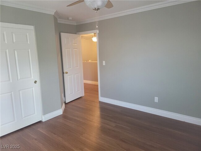 Building Photo - 11078 Village Crest Ln